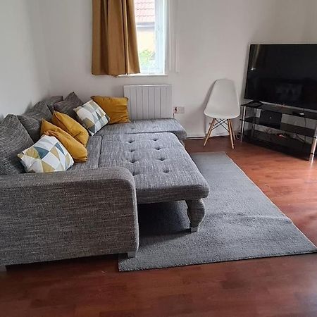 לונדון Private 2 Bed Flat Close To Excel & City Airport מראה חיצוני תמונה