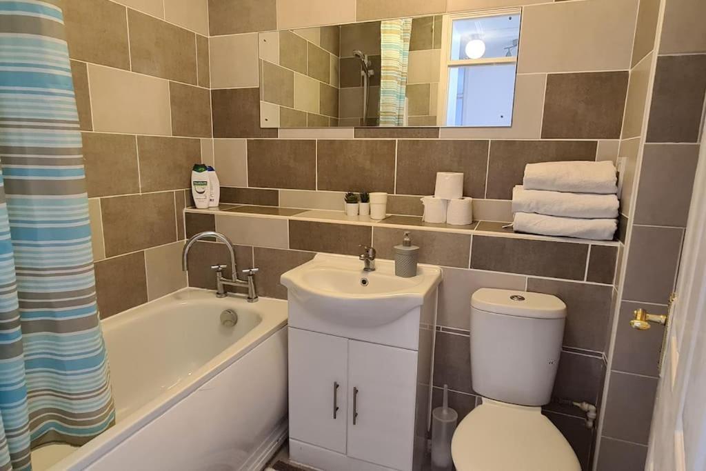 לונדון Private 2 Bed Flat Close To Excel & City Airport מראה חיצוני תמונה